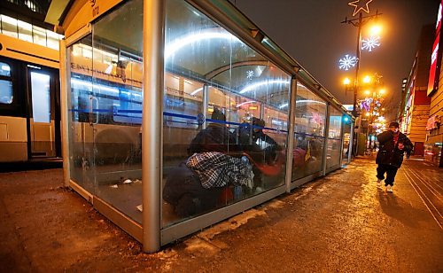 JOHN WOODS / WINNIPEG FREE PRESS
People take shelter in a bus shelter in Winnipeg Wednesday, February 3, 2021. 

Reporter: ?