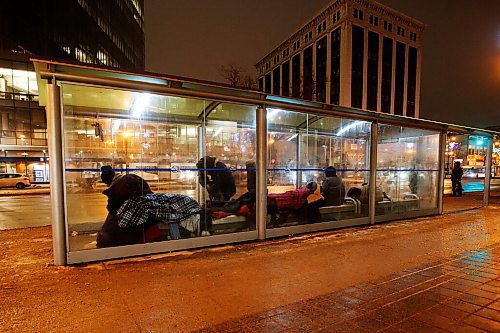 JOHN WOODS / WINNIPEG FREE PRESS
People take shelter in a bus shelter in Winnipeg Wednesday, February 3, 2021. 

Reporter: ?