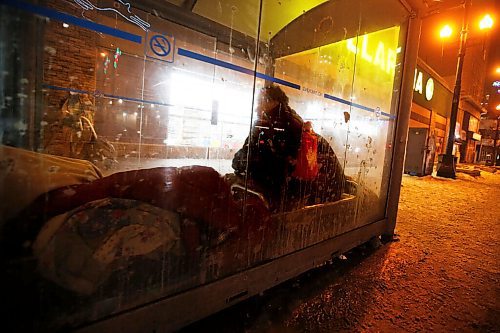 JOHN WOODS / WINNIPEG FREE PRESS
People take shelter in a bus shelter in Winnipeg Wednesday, February 3, 2021. 

Reporter: ?