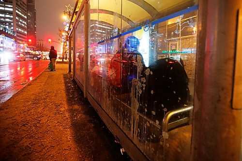 JOHN WOODS / WINNIPEG FREE PRESS
People take shelter in a bus shelter in Winnipeg Wednesday, February 3, 2021. 

Reporter: ?