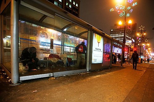 JOHN WOODS / WINNIPEG FREE PRESS
People take shelter in a bus shelter in Winnipeg Wednesday, February 3, 2021. 

Reporter: ?