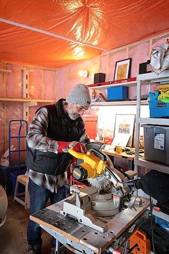 RUTH BONNEVILLE / WINNIPEG FREE PRESS 

ENT - Gord Leclerc

Photos of Gord Leclerc in his garage where he works on projects for his business.  

Former CTV anchor Gord Leclerc has replaced his microphone with a hammer etc as hes opened his own home repair and design firm in the city.

Doug 

Feb 04, 2021
