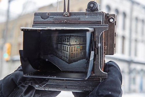 MIKE DEAL / WINNIPEG FREE PRESS
Keith Levit with his large format 4x5 camera takes some photos of street scene's in Winnipeg's Downtown Thursday afternoon.
Keith Levits camera collection is over 100 strong, with some as old as 105 years. During the pandemic, hes dusted them off, found old film in a closet and in his freezer, and walked around the city capturing the years 2020 and 2021 through lenses that have witnessed bygone eras. Hes so far shot with 43 of 100, with many cameras acquired from the personal collection of famed Winnipeg photographer Barney Charach, and many more purchased at antique and curiosity shops in places like St. Petersburg. 
210204 - Thursday, February 04, 2021.