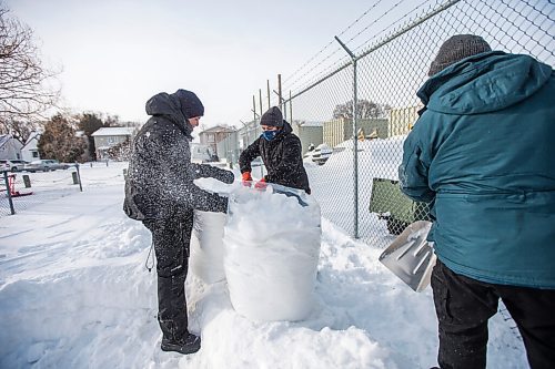 MIKAELA MACKENZIE / WINNIPEG FREE PRESS

Nelson Flett (left), Rylee Nepinak, and Marlow Wilson, with Winnipeg Trails, build a snow bench and wind break at the Minto Athletic Grounds before grooming a new ski loop on the field in Winnipeg on Friday, Feb. 5, 2021. For JS story.

Winnipeg Free Press 2021