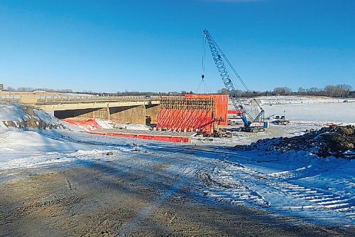 Canstar Community News New bridge begins to take shape
The new bridge on Highway 59 crossing the Red River Floodway in the RM of East St. Paul is slowly taking shape. Construction began in November 2020 and is expected to conclude in August of 2023. The 57-year-old structure was damaged by a dump truck in the summer of 2018 leaving parts of it unsafe.  Work on the northbound portion should be complete before the end of this year. Following demolition of the old structure, work will begin on the southbound half. Duff Roblin Parkway and a nearby snowmobile trail will be closed for the duration of the project. Periodic detours via Spring Hill Drive and Garven Road will be set up when the access ramp under the bridge and the off ramp from Highway 59 to Oasis Road need to be closed.
