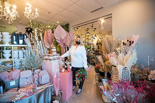 MIKAELA MACKENZIE / WINNIPEG FREE PRESS

Julie Myers, owner of Floral Fixx, poses for a portrait at the shop in Winnipeg on Monday, Feb. 8, 2021. For Nicole story.

Winnipeg Free Press 2021