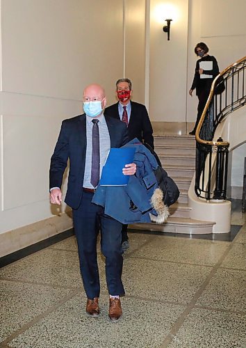 RUTH BONNEVILLE / WINNIPEG FREE PRESS 

Local - COVID update 

Premier Brian Pallister and Dr. Brent Roussin, chief provincial public health officer, dmake their way into the press conference Tuesday. 


Feb 09, 2021
