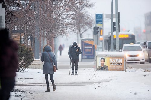 MIKAELA MACKENZIE / WINNIPEG FREE PRESS

Folks brave the cold weather on Portage Avenue in Winnipeg on Tuesday, Feb. 9, 2021. For Sarah story.

Winnipeg Free Press 2021