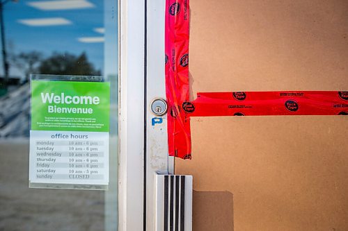 MIKAELA MACKENZIE / WINNIPEG FREE PRESS

Cardboard covers the door at the H&R Block at 1070 Main Street in Winnipeg on Thursday, Feb. 11, 2021. For --- story.

Winnipeg Free Press 2021