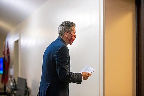 MIKAELA MACKENZIE / WINNIPEG FREE PRESS

Premier Brian Pallister walks in to make a COVID-19 vaccine announcement at the Manitoba Legislative Building in Winnipeg on Thursday, Feb. 11, 2021. For Larry story.

Winnipeg Free Press 2021