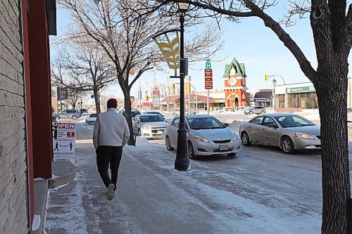 RUTH BONNEVILLE / WINNIPEG FREE PRESS 

Local - Steinbach Main Street

Street scene along Main Street in Steinbach with clock tower in background.  

Feb 11, 2021
