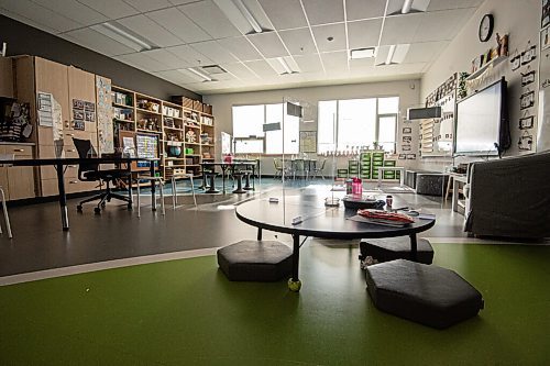 MIKE SUDOMA / WINNIPEG FREE PRESS
Plastic barriers dividing the childrens desks still allow for a collaborative seating arrangement while keeping students safe at Templeton School Thursday
February 11, 2021