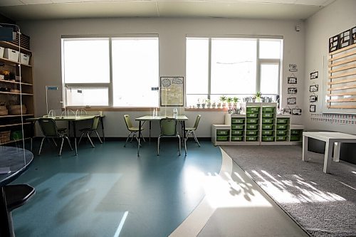 MIKE SUDOMA / WINNIPEG FREE PRESS
Plastic barriers dividing the childrens desks still allow for a collaborative seating arrangement while keeping students safe at Templeton School Thursday
February 11, 2021