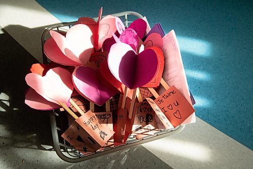 MIKE SUDOMA / WINNIPEG FREE PRESS
A basket full of Valentines Day cards/gifts made by the students of Templeton School Thursday
February 11, 2021