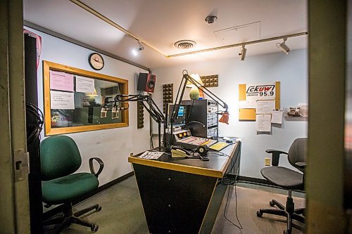 MIKAELA MACKENZIE / WINNIPEG FREE PRESS

The CKUW headquarters in Winnipeg on Thursday, Feb. 11, 2021. Station manager Rob Schmidt says this year its more important than ever to support the independent radio institution in the CKUW Fundrive. For Ben Waldman story.

Winnipeg Free Press 2021