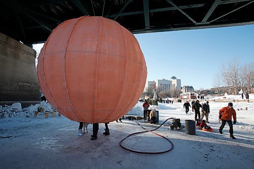 BORIS.MINKEVICH@FREEPRESS.MB.CA BORIS MINKEVICH / WINNIPEG FREE PRESS  100131 Some men work on the very unusual warm up hut art at the Forks.