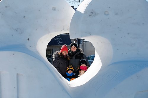 JOHN WOODS / WINNIPEG FREE PRESS
Lisa and Tom Holmes and their children Evelyn and Jack were out visiting Festival du Voyageur snow sculptures on Provencher Blvd in Winnipeg Sunday, February 14, 2021.

Reporter: stand-up