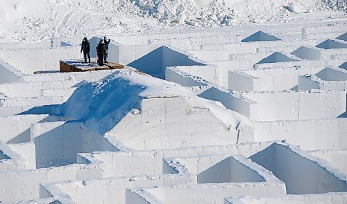 JOHN WOODS / WINNIPEG FREE PRESS
People visited the Snow Maze on opening day  just south of Winnipeg Sunday, February 14, 2021.

Reporter: Standup