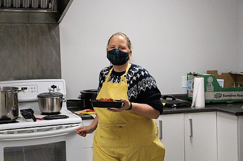 Canstar Community News Trish Briscoe prepares spaghetti dinners in Elie Community Club for Winter Family Fun Day on Feb. 6. (GABRIELLE PICHÉ/CANSTAR COMMUNITY NEWS/HEADLINER)