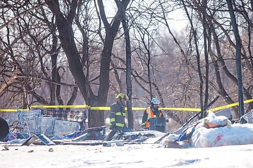 MIKAELA MACKENZIE / WINNIPEG FREE PRESS

Firefighters investigate a the scene of a fire at an encampment at 50 Higgins Avenue in Winnipeg on Tuesday, Feb. 16, 2021. For Katie story.

Winnipeg Free Press 2021