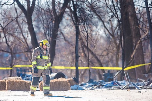 MIKAELA MACKENZIE / WINNIPEG FREE PRESS

Firefighters investigate a the scene of a fire at an encampment at 50 Higgins Avenue in Winnipeg on Tuesday, Feb. 16, 2021. For Katie story.

Winnipeg Free Press 2021