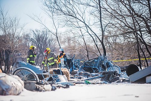 MIKAELA MACKENZIE / WINNIPEG FREE PRESS

Firefighters investigate a the scene of a fire at an encampment at 50 Higgins Avenue in Winnipeg on Tuesday, Feb. 16, 2021. For Katie story.

Winnipeg Free Press 2021