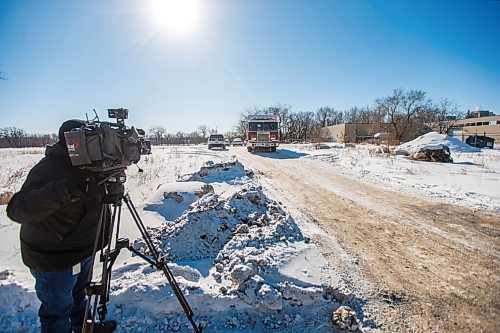 MIKAELA MACKENZIE / WINNIPEG FREE PRESS

Firefighters investigate a the scene of a fire at an encampment at 50 Higgins Avenue in Winnipeg on Tuesday, Feb. 16, 2021. For Katie story.

Winnipeg Free Press 2021