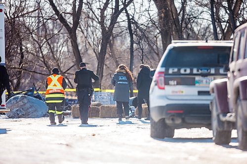 MIKAELA MACKENZIE / WINNIPEG FREE PRESS

Police investigate a the scene of a fire at an encampment at 50 Higgins Avenue in Winnipeg on Tuesday, Feb. 16, 2021. For Katie story.

Winnipeg Free Press 2021