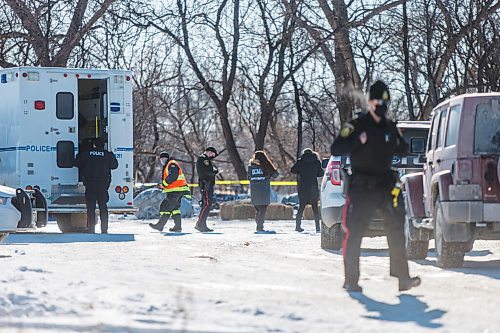 MIKAELA MACKENZIE / WINNIPEG FREE PRESS

Police investigate a the scene of a fire at an encampment at 50 Higgins Avenue in Winnipeg on Tuesday, Feb. 16, 2021. For Katie story.

Winnipeg Free Press 2021