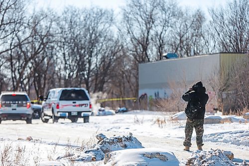 MIKAELA MACKENZIE / WINNIPEG FREE PRESS

Harrison Powder, anti-poverty advocate, watches as police investigate the scene of a fatal fire at an encampment at 50 Higgins Avenue in Winnipeg on Tuesday, Feb. 16, 2021. For Katie story.

Winnipeg Free Press 2021