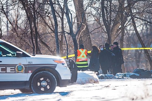 MIKAELA MACKENZIE / WINNIPEG FREE PRESS

Police investigate a the scene of a fire at an encampment at 50 Higgins Avenue in Winnipeg on Tuesday, Feb. 16, 2021. For Katie story.

Winnipeg Free Press 2021