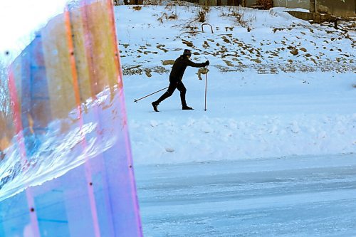 RUTH BONNEVILLE / WINNIPEG FREE PRESS 

Standup - Forks River Trail 

A colourful view through the plexiglass of a warming hut of a person cross-country skiing next to the Winnipeg Foundation Centennial River Trail on the Assiniboine River is Tuesday.  



Feb 16, 2021
