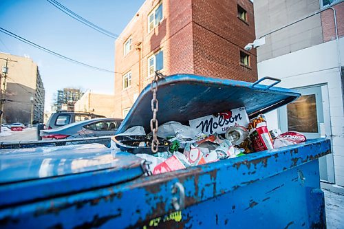 MIKAELA MACKENZIE / WINNIPEG FREE PRESS

Recycling mixed in with garbage at apartment building waste bins in Winnipeg on Wednesday, Feb. 17, 2021. For Sarah story.

Winnipeg Free Press 2021