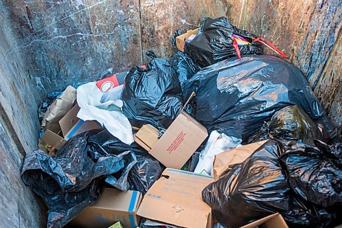 MIKAELA MACKENZIE / WINNIPEG FREE PRESS

Recycling mixed in with garbage at apartment building waste bins in Winnipeg on Wednesday, Feb. 17, 2021. For Sarah story.

Winnipeg Free Press 2021