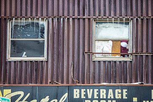 MIKAELA MACKENZIE / WINNIPEG FREE PRESS

The Manwin Hotel, which was shut down by provincial health inspectors because of a lack of heat, in Winnipeg on Thursday, Feb. 18, 2021. For -- story.

Winnipeg Free Press 2021