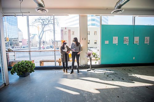 MIKAELA MACKENZIE / WINNIPEG FREE PRESS

Jannica Reyes (left) and Riel Lynch, who founded Winnipeg Free Plants, pose for a portrait with some plants at Fools & Horses in Winnipeg on Friday, Feb. 19, 2021. Jannica and Riel get donations of houseplants and distribute them to Winnipeggers in an effort to help them with their mental health. For Aaron Epp story.

Winnipeg Free Press 2021