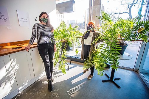 MIKAELA MACKENZIE / WINNIPEG FREE PRESS

Riel Lynch (left) and Jannica Reyes, who founded Winnipeg Free Plants, pose for a portrait with ferns at Fools & Horses in Winnipeg on Friday, Feb. 19, 2021. Jannica and Riel get donations of houseplants and distribute them to Winnipeggers in an effort to help them with their mental health. For Aaron Epp story.

Winnipeg Free Press 2021