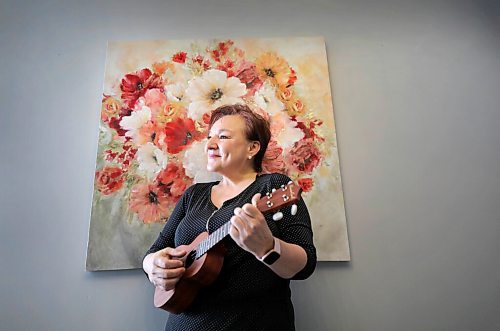 RUTH BONNEVILLE / WINNIPEG FREE PRESS
ENT - ukulele
Bev Watson, has just taken up the ukulele in January and has fallen in love with her new, creative outlet.
Bev can't hold back her beaming smile and exuberant joy as she's photographed in her home with her ukulele next to her favourite floral painting.
Description:
Feature on the rise of people taking up ukuleles during the pandemic, and it's certainly the case in Winnipeg.
Story, by Alan Small, skedded for Tuesday, so we'll need photos for Monday.
Feb 19, 2021