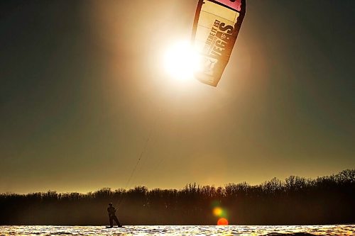 JOHN WOODS / WINNIPEG FREE PRESS
Antonio Murcia was kite boarding/snow kiting at La Barriere Park just south of Winnipeg, Sunday, February 21, 2021.

Reporter: Standup
