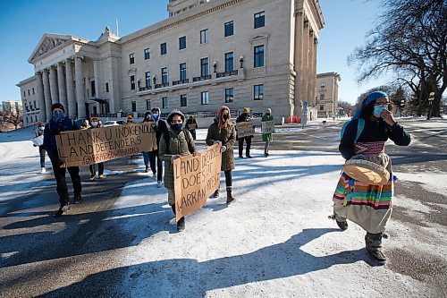 JOHN WOODS / WINNIPEG FREE PRESS
About 15 people gathered at the Manitoba Legislature in Winnipeg, Sunday, February 21, 2021 in support of an anti-Trans Mountain Pipeline demonstration at an insurance company in Vancouver where four demonstrators were arrested yesterday. The four arrests were for mischief and obstructing a police officer.

Reporter: ?
