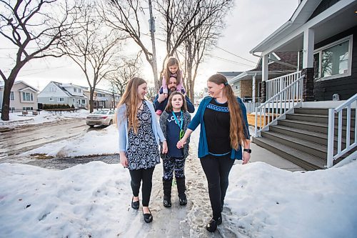 MIKAELA MACKENZIE / WINNIPEG FREE PRESS

Emma (13, left), Alejandra (nine), Isabel (six), Pablo, and  Carrie Felices-Costello pose for a portrait outside of their home in Winnipeg on Monday, Feb. 22, 2021. For Maggie Macintosh story.

Winnipeg Free Press 2021