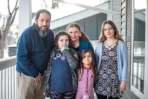 MIKAELA MACKENZIE / WINNIPEG FREE PRESS

Pablo (left), Alejandra (nine), Carrie, Isabel (six), and Emma (13) Felices-Costello pose for a portrait outside of their home in Winnipeg on Monday, Feb. 22, 2021. For Maggie Macintosh story.

Winnipeg Free Press 2021