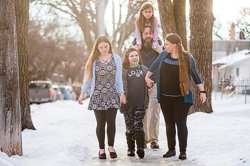 MIKAELA MACKENZIE / WINNIPEG FREE PRESS

Emma (13, left), Alejandra (nine), Isabel (six), Pablo, and  Carrie Felices-Costello pose for a portrait outside of their home in Winnipeg on Monday, Feb. 22, 2021. For Maggie Macintosh story.

Winnipeg Free Press 2021