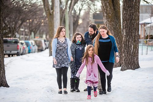 MIKAELA MACKENZIE / WINNIPEG FREE PRESS

Emma (13, left), Alejandra (nine), Isabel (six), Pablo, and  Carrie Felices-Costello pose for a portrait outside of their home in Winnipeg on Monday, Feb. 22, 2021. For Maggie Macintosh story.

Winnipeg Free Press 2021