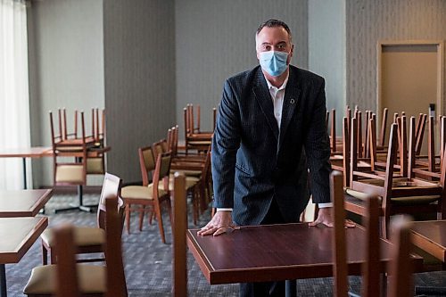 MIKAELA MACKENZIE / WINNIPEG FREE PRESS

Jeff Kennedy, general manager of the Delta, poses for a portrait in the closed restaurant and lounge in Winnipeg on Monday, Feb. 22, 2021. For Ben Waldman story.

Winnipeg Free Press 2021