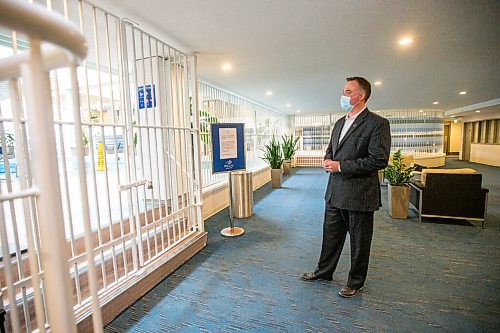 MIKAELA MACKENZIE / WINNIPEG FREE PRESS

Jeff Kennedy, general manager of the Delta, shows the locked pool at the hotel in Winnipeg on Monday, Feb. 22, 2021. For Ben Waldman story.

Winnipeg Free Press 2021