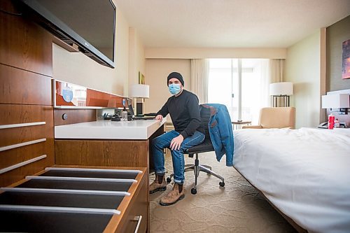 MIKAELA MACKENZIE / WINNIPEG FREE PRESS

Reporter Ben Waldman poses for a portrait in his room at the Delta hotel in Winnipeg on Monday, Feb. 22, 2021. For Ben Waldman story.

Winnipeg Free Press 2021