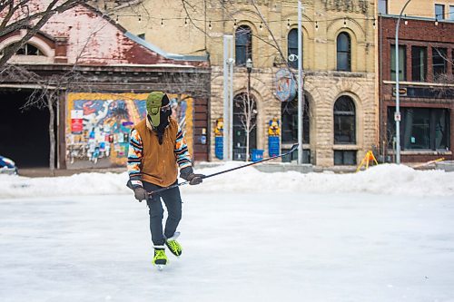 MIKAELA MACKENZIE / WINNIPEG FREE PRESS

Wesley Overwater shoots some pucks at Old Market Square to relieve work-from-home boredom in Winnipeg on Tuesday, Feb. 23, 2021. Standup.

Winnipeg Free Press 2021