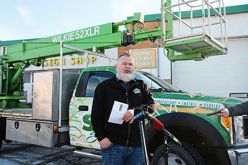 MIKE SUDOMA / WINNIPEG FREE PRESS
SRS Signs owner, Shane Storiem, talks to media Thursday about how employees Sergii Koviazn and Vlad Lebedev using their bucket truck to save a civilian who was hanging they saw hanging from the Disraeli Overpass Wednesday afternoon.
February 25, 2021