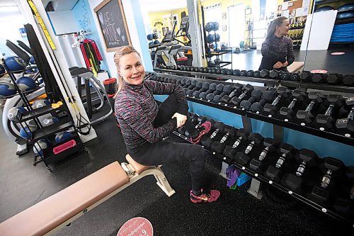 JOHN WOODS / WINNIPEG FREE PRESS
Kathryn Dzikowicz, owner and personal trainer at Blue Sky Fitness Studio, is photographed at her gym in Winnipeg Sunday, February 28, 2021. She thinks most of her clients would be comfortable working out without a mask in her studio if all other safety measures like physical distancing are in place.
Reporter: McIntosh